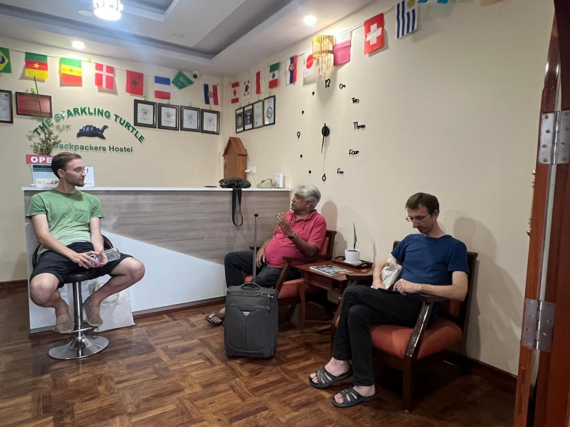 The Sparkling Turtle Backpackers Hostel Kathmandu Bagian luar foto